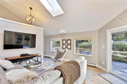 Slopeside Luxury Chalet on the River Next To Resort With Hot Tub & Gas Firepit - FREE Activities & Equipment Rentals Daily - image 2