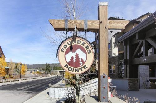 Base Village Ski In-Out Luxury Condo #4375 Huge Hot Tub & Great Views - FREE Activities & Equipment Rentals Daily - image 4
