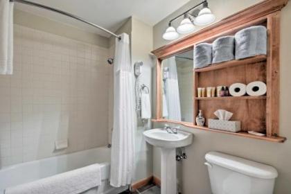 Ski-In and Out Zephyr Mtn Lodge Condo with Hot Tub Access - image 4