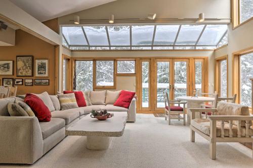 Ski-In and Ski-Out Winter Park Condo with Pool Access! - main image