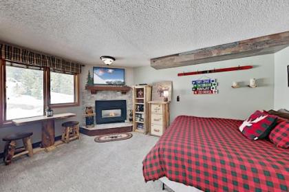 Ski-In/Ski-Out Condo: Balcony Fireplace & Hot Tub condo