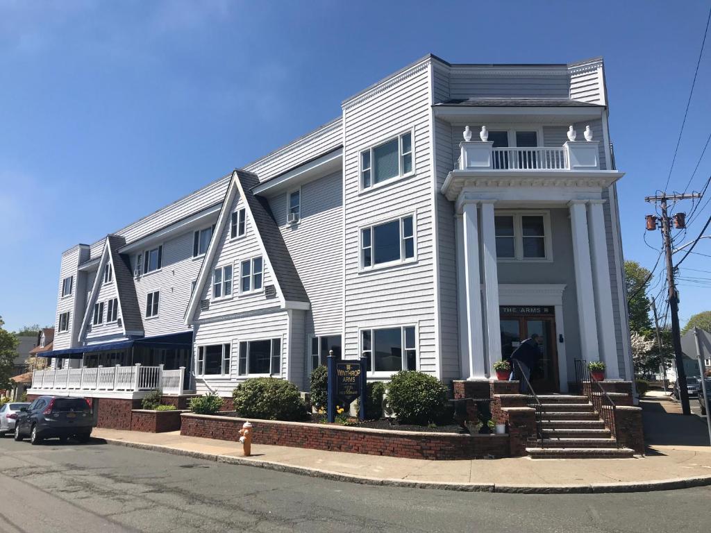 Winthrop Arms Hotel Restaurant Logan Airport - main image