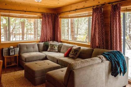 Romantic Riverfront Cottage   1 mile to Winthrop Washington