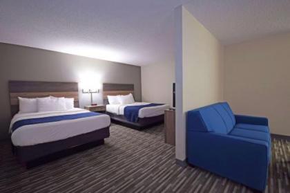 Days Inn & Suites by Wyndham Wisconsin Dells - image 1