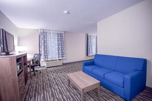 Days Inn & Suites by Wyndham Wisconsin Dells - image 2