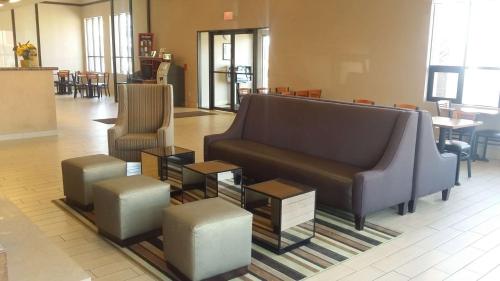 Best Western Ambassador Inn & Suites - image 2