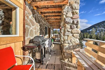 Sasquatch Inn Retreat Near Fishing and Hunting Montana