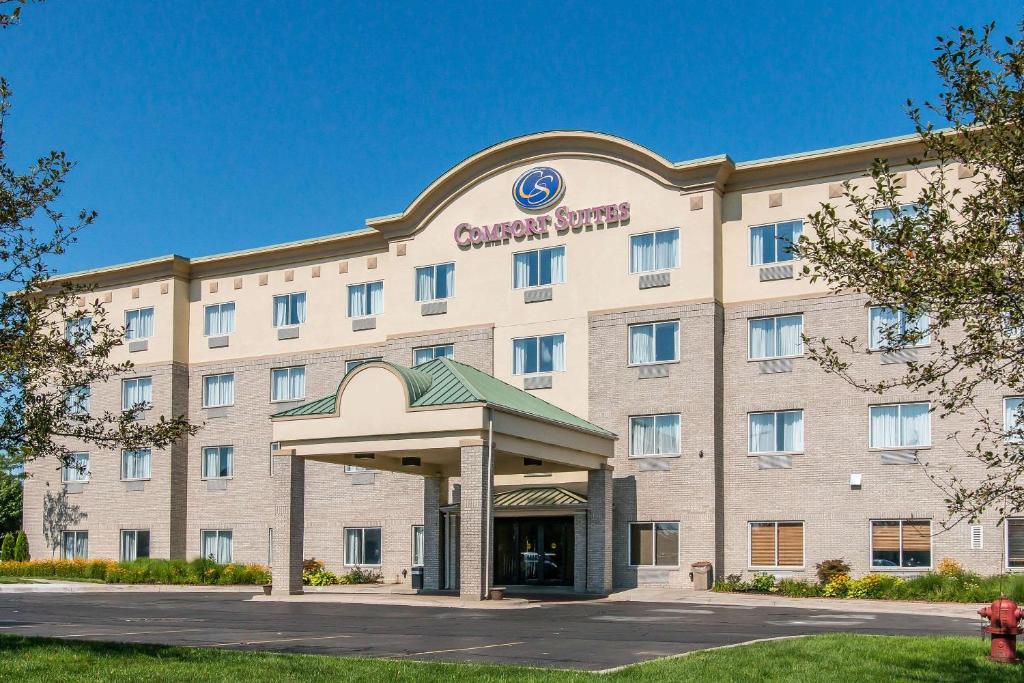 Comfort Suites Wixom / Novi - main image