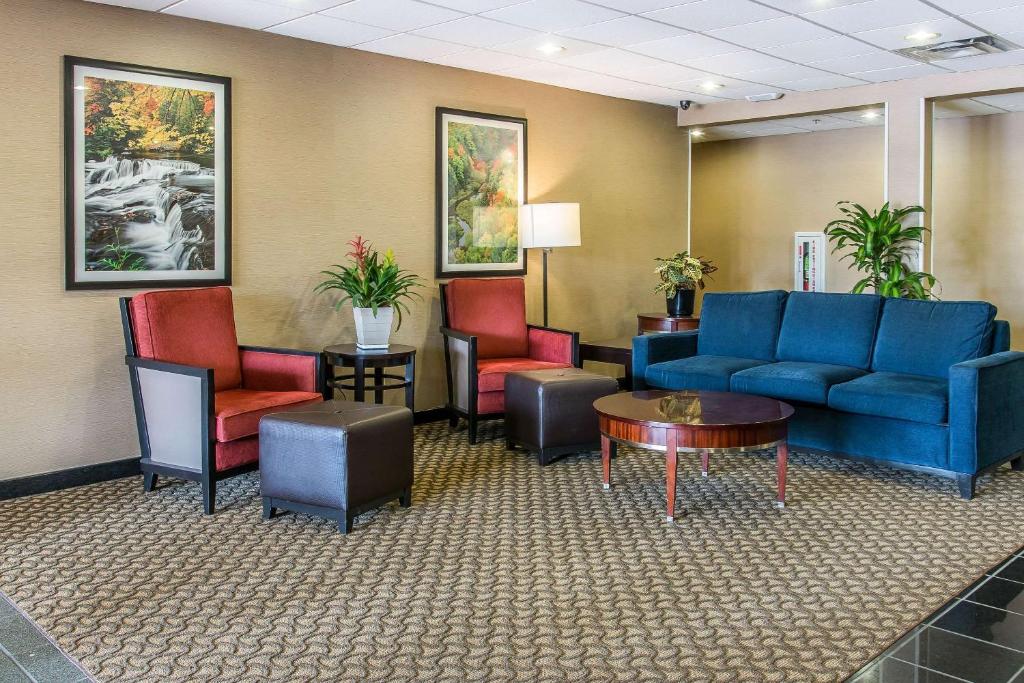 Comfort Suites Wixom / Novi - image 2