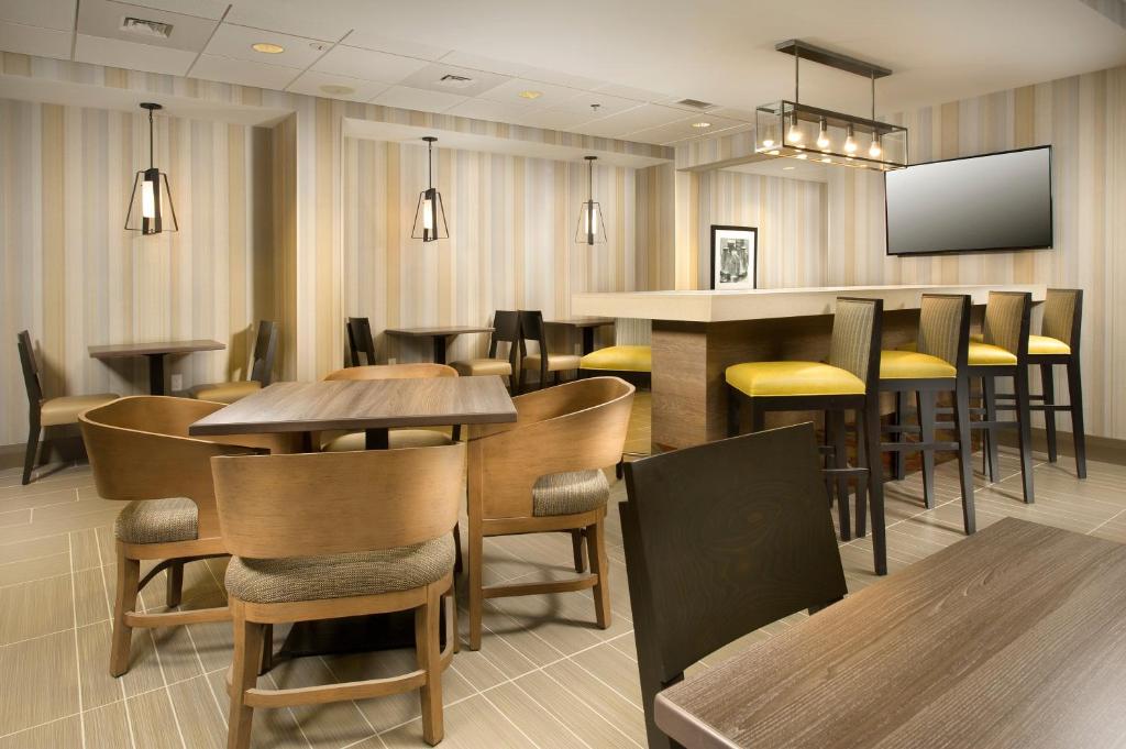 Holiday Inn Express Boston North-Woburn an IHG Hotel - image 2