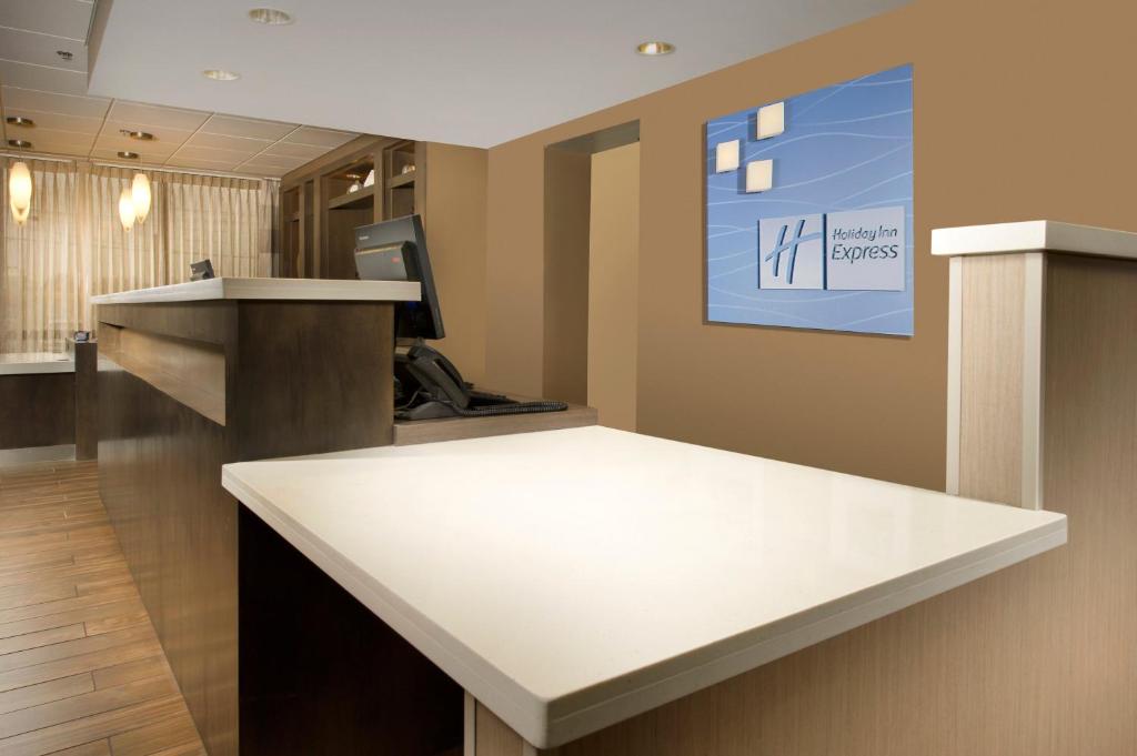 Holiday Inn Express Boston North-Woburn an IHG Hotel - image 7