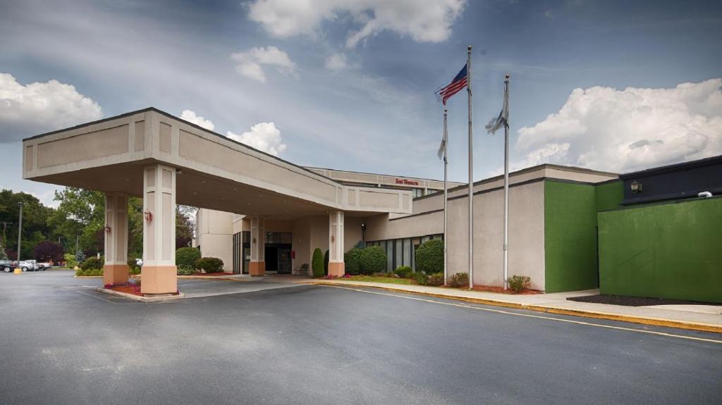 Best Western Plus New Englander - image 2