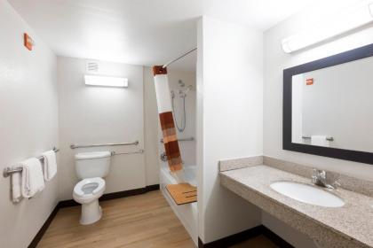 Red Roof Inn PLUS+ Boston - Woburn/ Burlington - image 3
