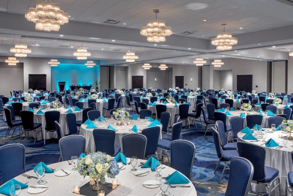 Crowne Plaza Boston - Woburn an IHG Hotel - image 4