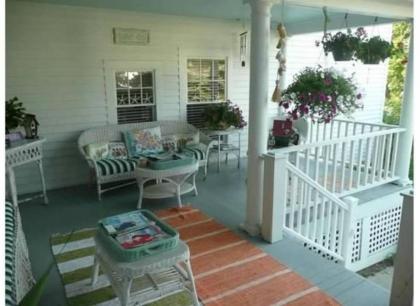 Topsides Bed & Breakfast - image 5