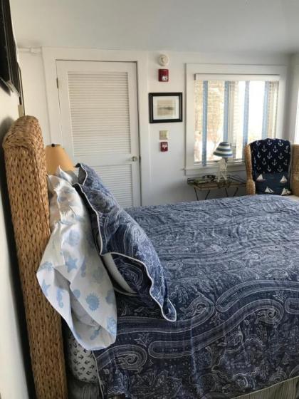 Topsides Bed & Breakfast - image 9