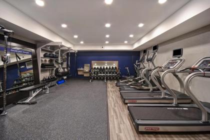 Hampton Inn Woodbridge - image 21