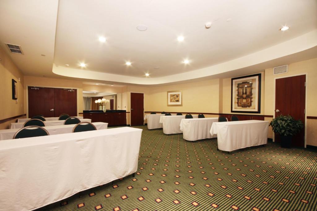 Courtyard by Marriott Potomac Mills Woodbridge - image 3