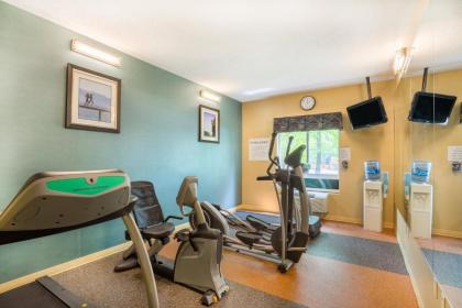 Holiday Inn Express Hotel & Suites Woodbridge an IHG Hotel - image 9
