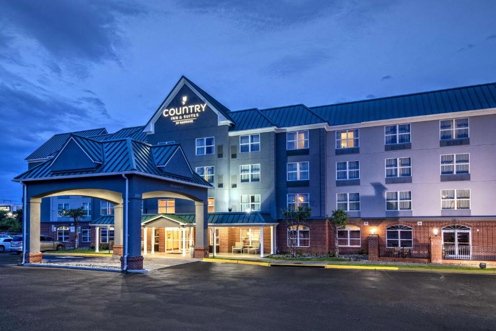 Country Inn & Suites by Radisson Potomac Mills Woodbridge VA - main image