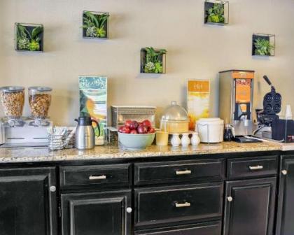 Quality Inn Thornburg - image 11