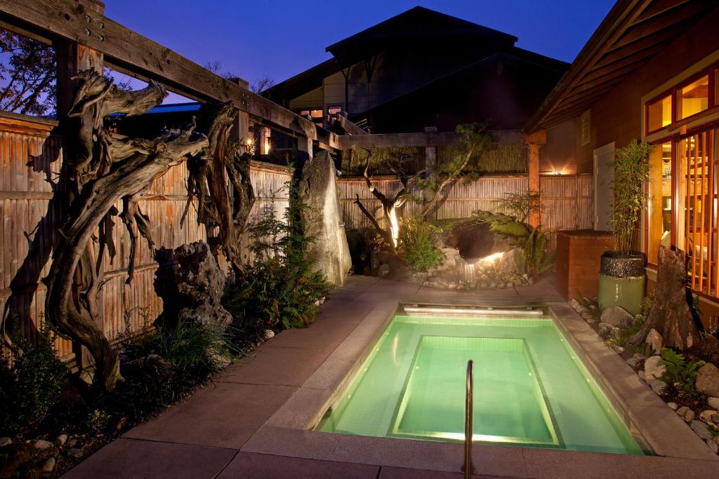 Willows Lodge - image 3