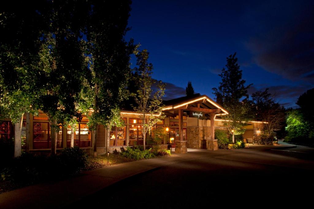 Willows Lodge - image 5