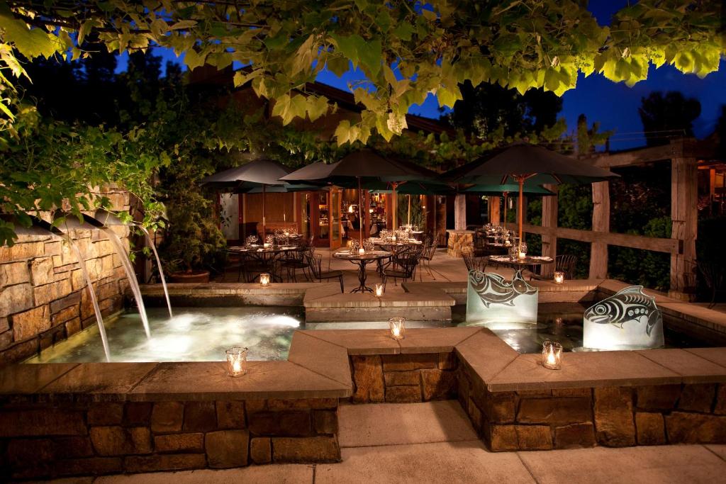 Willows Lodge - image 7