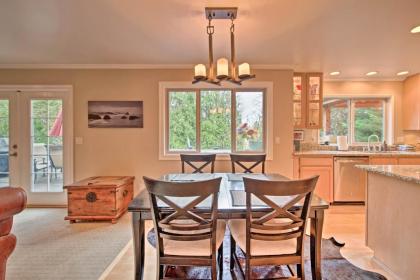 Beautiful Wine Country Home with Hot Tub and Lake View - image 10