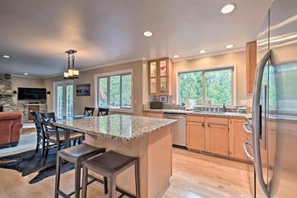 Beautiful Wine Country Home with Hot Tub and Lake View - image 12