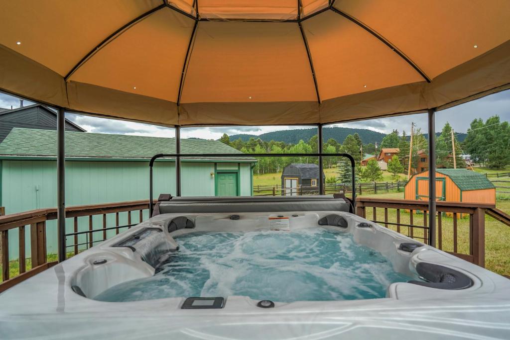 3BR Mountains & Hot Tub Bring The Family - main image