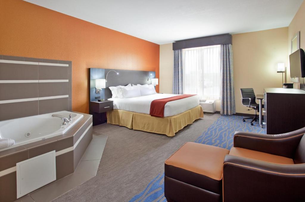 Holiday Inn Express & Suites St Louis Airport an IHG Hotel - image 3