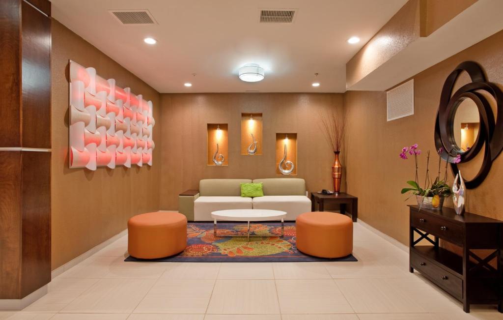 Holiday Inn Express & Suites St Louis Airport an IHG Hotel - image 5