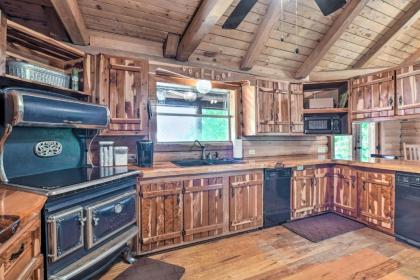 Rustic Woodville Getaway with Guest House! - image 12