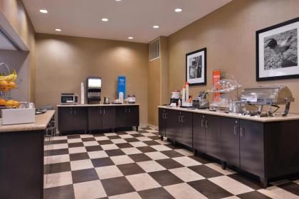 Hampton Inn & Suites Woodward - image 2