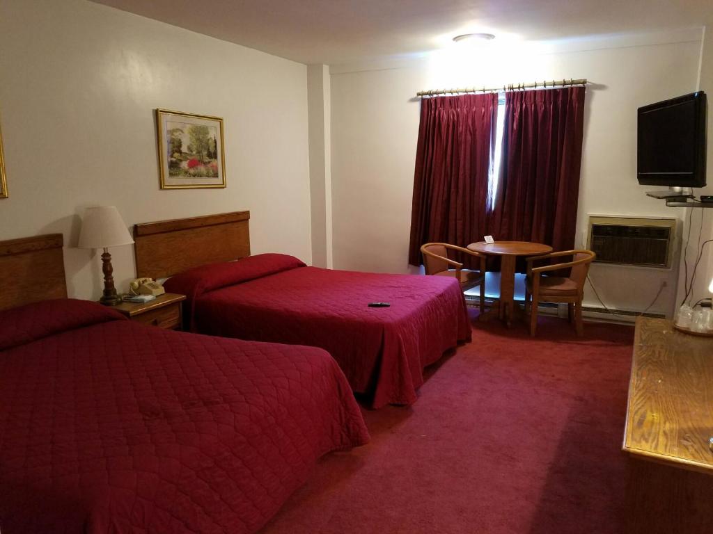 Woonsocket Motor Inn - image 2