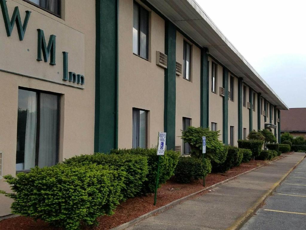 Woonsocket Motor Inn - image 7