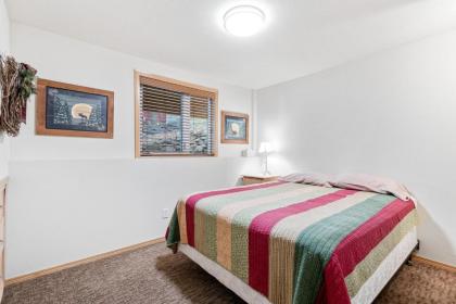 Lakefront Seclusion - image 10
