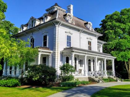 Bed and Breakfast in Wrentham Massachusetts