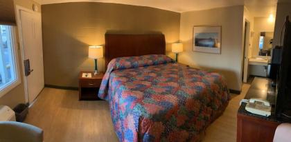 Super 7 Inn - image 11