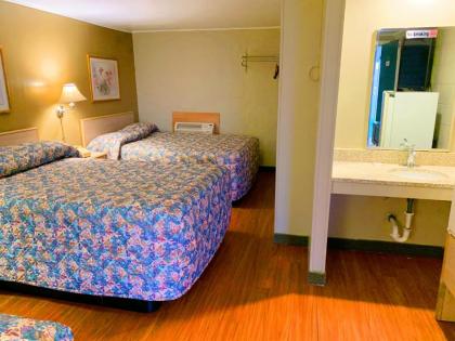 Super 7 Inn - image 5