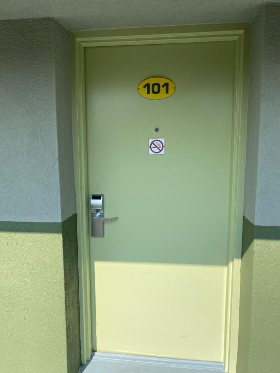 Red Carpet Inn & Suites Wrightstown - image 6