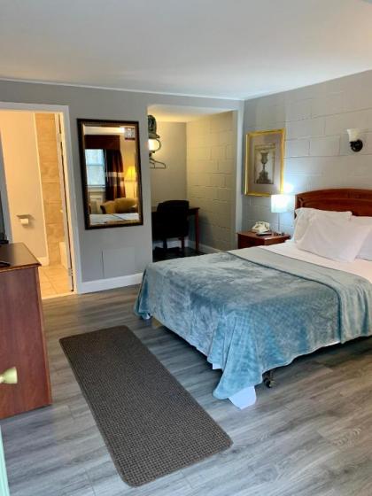 Hill Top Motel - image 14