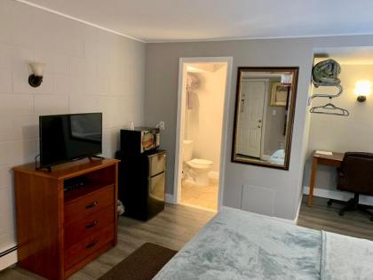 Hill Top Motel - image 3