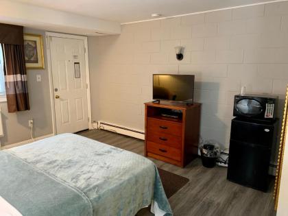 Hill Top Motel - image 5