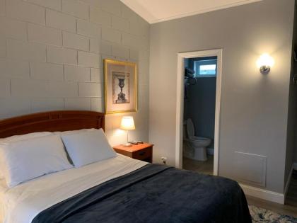 Hill Top Motel - image 6