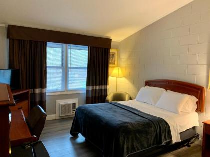 Hill Top Motel - image 9