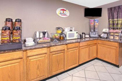 Super 8 Grand Rapids City Center - image 4