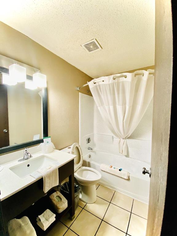 Super 8 Grand Rapids City Center - image 6
