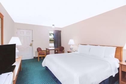 Days Inn by Wyndham Wytheville - image 12